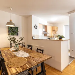 gozsdu-court-premier-apartment.inbudapesthotels.com/